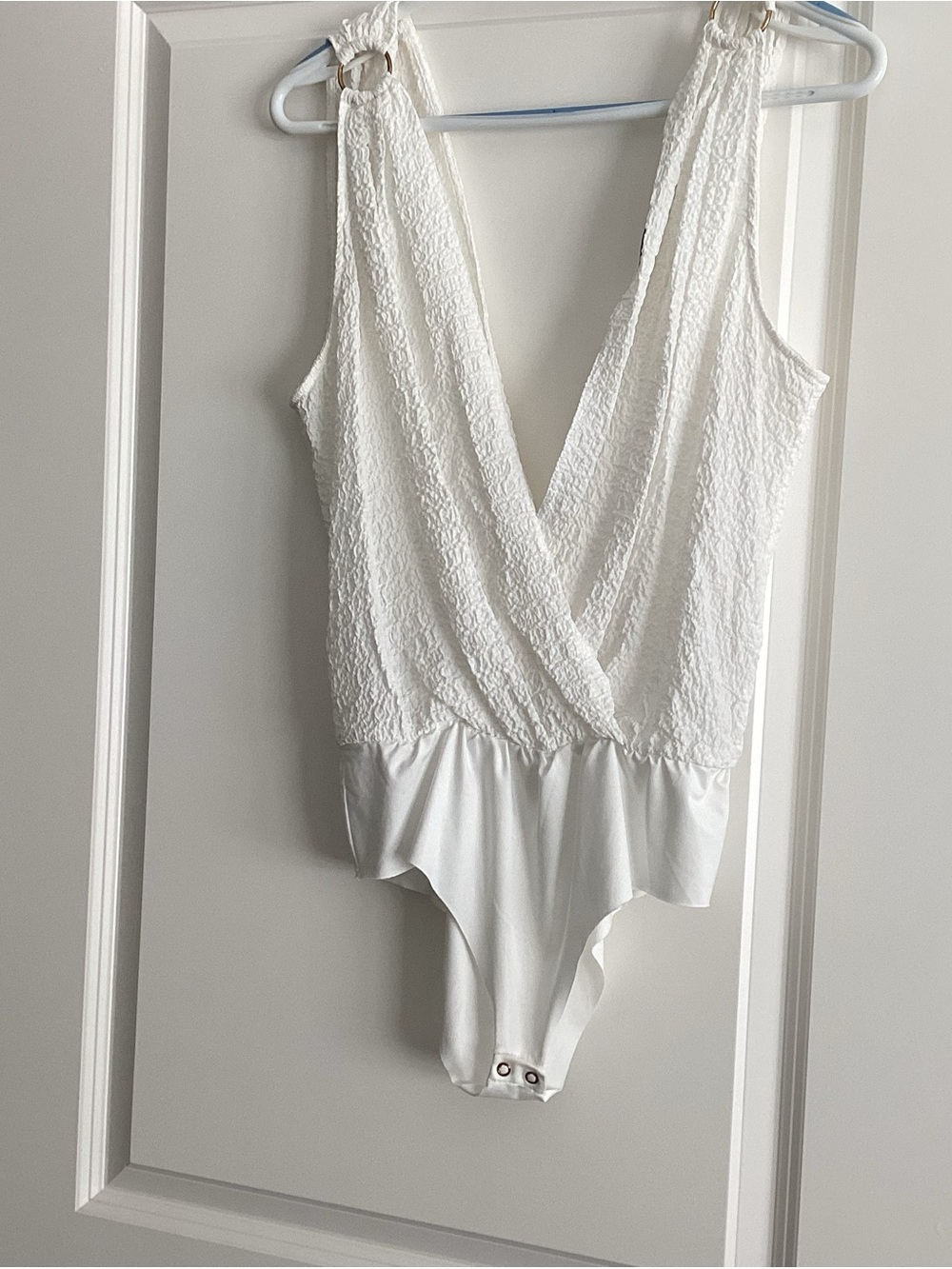 Zara White Textured Surplice Bodysuit - Like New - Size M